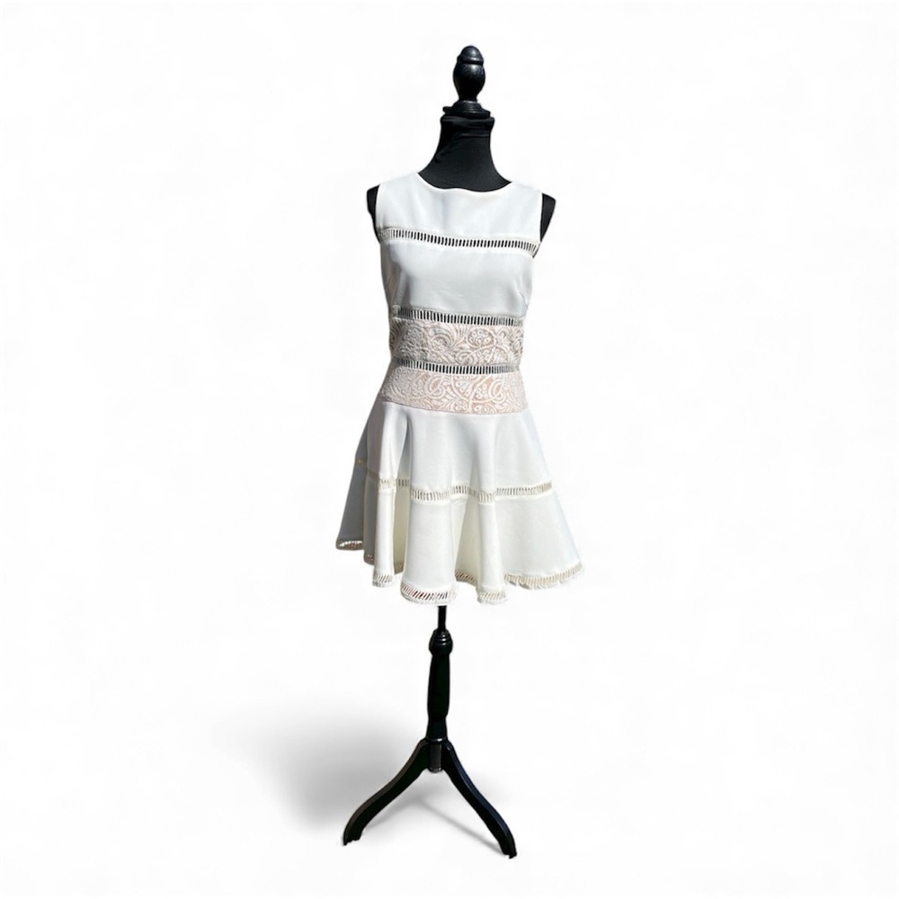 Women’s Elegant Cream Sleeveless Dress size 66 made in Korea w inner lining